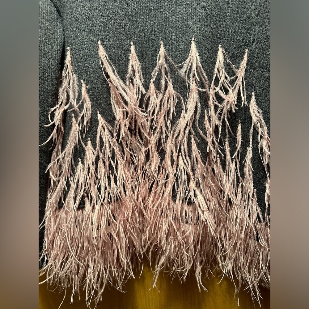 ELIZABETH AND JAMES Grey with Pink Ostrich Feather Trim Sweater size medium - Picture 4 of 10